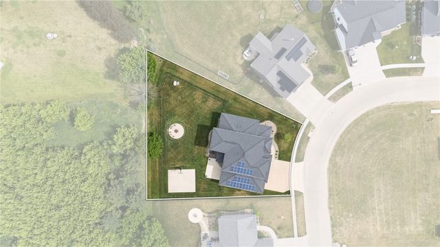 1184 Foxborough Dr, Marion, IA 52302