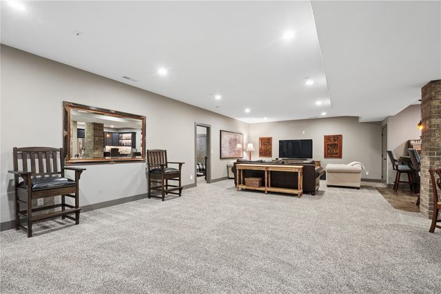 1184 Foxborough Dr, Marion, IA 52302