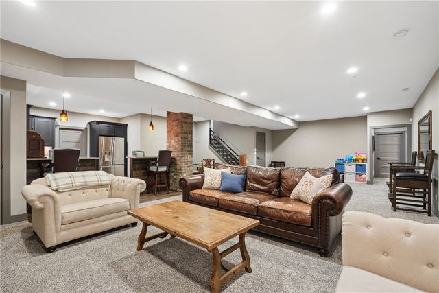 1184 Foxborough Dr, Marion, IA 52302