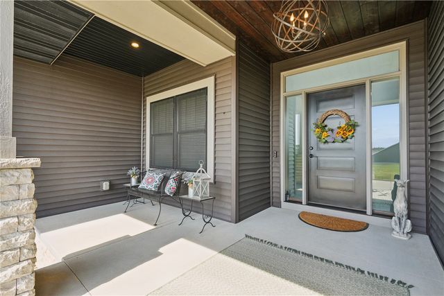 1184 Foxborough Dr, Marion, IA 52302