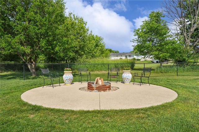 1184 Foxborough Dr, Marion, IA 52302
