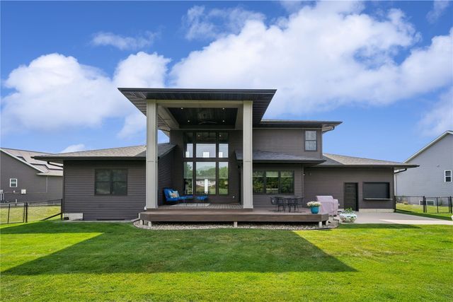 1184 Foxborough Dr, Marion, IA 52302