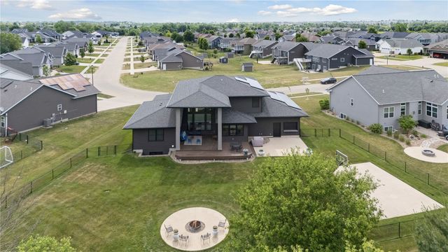 1184 Foxborough Dr, Marion, IA 52302