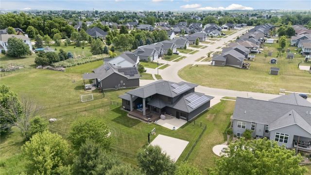 1184 Foxborough Dr, Marion, IA 52302