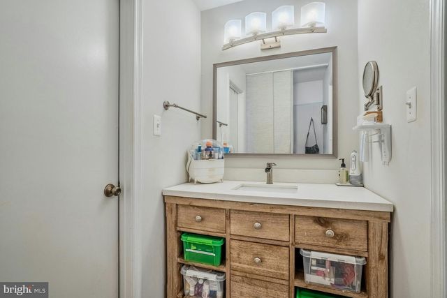 5908 ROBERTS COMMON CT, Burke, VA 22015
