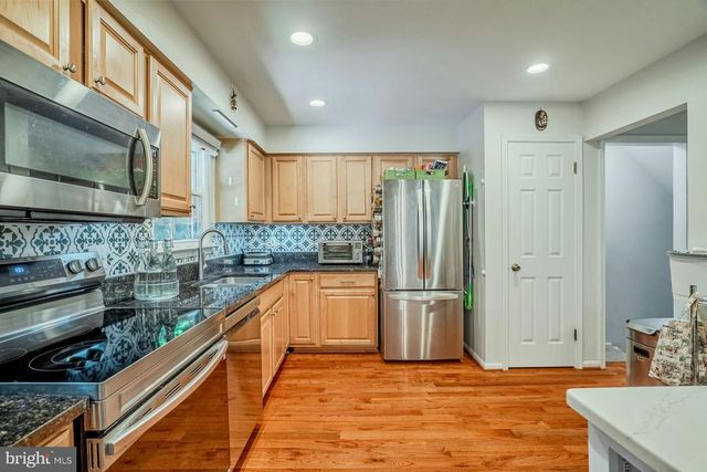 5908 ROBERTS COMMON CT, Burke, VA 22015