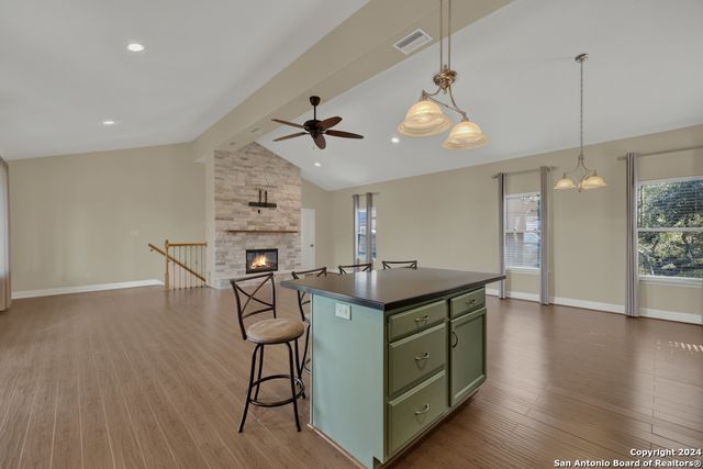 925 & 913 GLENN DR, Canyon Lake, TX 78133
