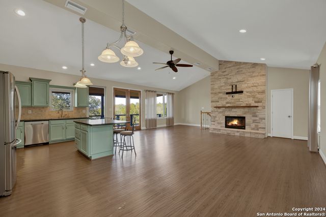 925 & 913 GLENN DR, Canyon Lake, TX 78133