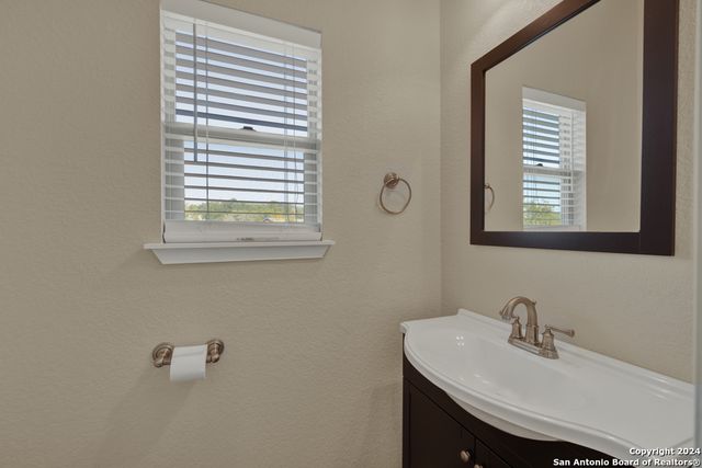 925 & 913 GLENN DR, Canyon Lake, TX 78133