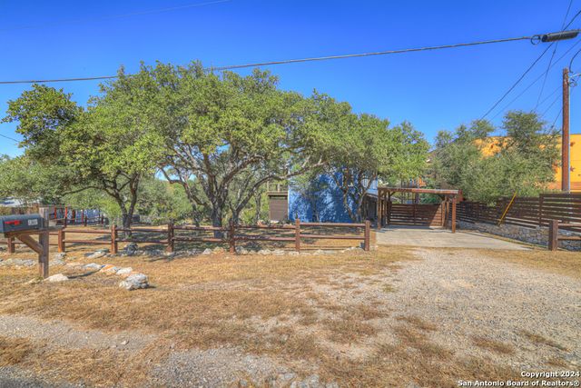 925 & 913 GLENN DR, Canyon Lake, TX 78133