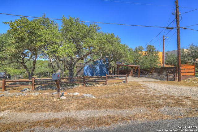 925 & 913 GLENN DR, Canyon Lake, TX 78133