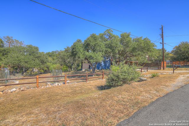925 & 913 GLENN DR, Canyon Lake, TX 78133