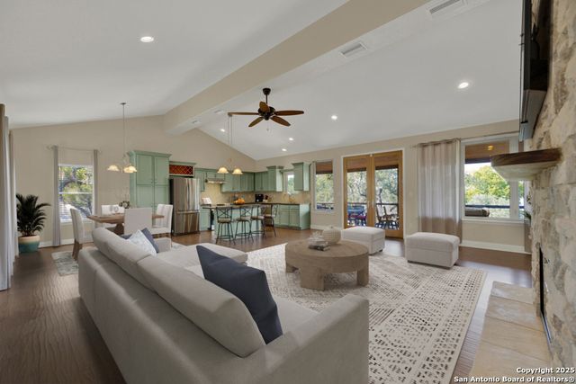 925 & 913 GLENN DR, Canyon Lake, TX 78133