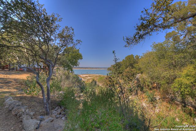 925 & 913 GLENN DR, Canyon Lake, TX 78133