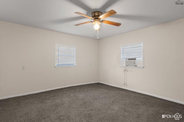 711 E BANK STREET, Iowa Park, TX 76367