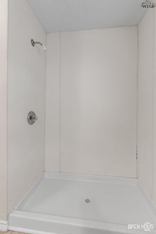 711 E BANK STREET, Iowa Park, TX 76367