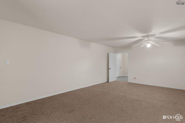 711 E BANK STREET, Iowa Park, TX 76367