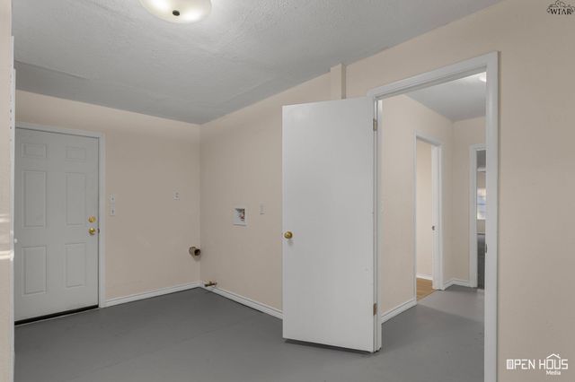 711 E BANK STREET, Iowa Park, TX 76367