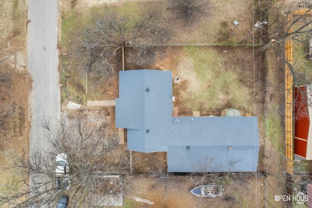 711 E BANK STREET, Iowa Park, TX 76367