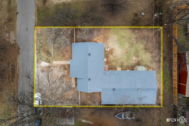 711 E BANK STREET, Iowa Park, TX 76367