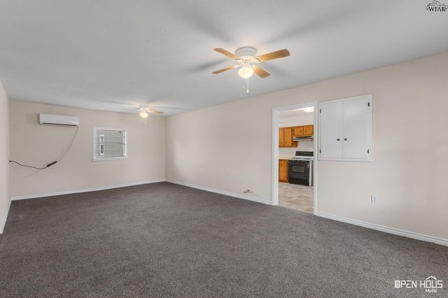 711 E BANK STREET, Iowa Park, TX 76367