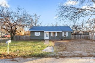 711 E BANK STREET, Iowa Park, TX 76367