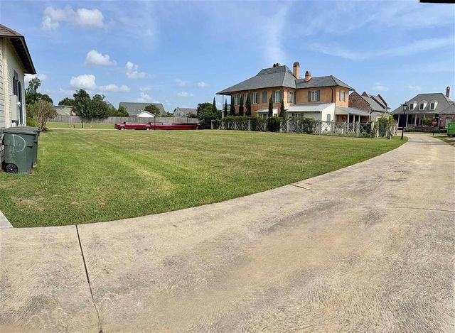 2435 Burton Drive, Lake Charles, LA 70601
