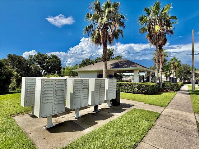 9912 ASHBURN LAKE DRIVE, Tampa, FL 33610