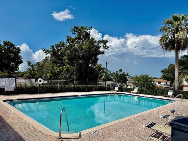 9912 ASHBURN LAKE DRIVE, Tampa, FL 33610