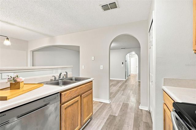 9912 ASHBURN LAKE DRIVE, Tampa, FL 33610
