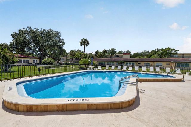 12200 VONN ROAD 7D, Largo, FL 33774