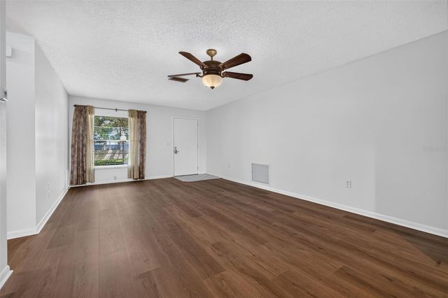12200 VONN ROAD 7D, Largo, FL 33774