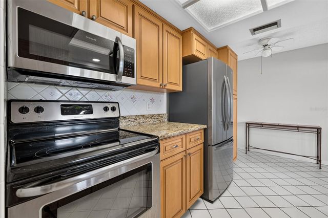12200 VONN ROAD 7D, Largo, FL 33774