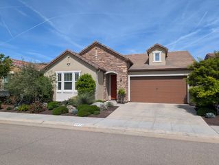 3879 Dearborn Avenue, Clovis, CA 93619