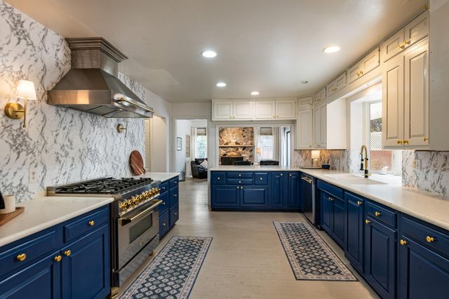 1809 Newton Place NE, Albuquerque, NM 87106