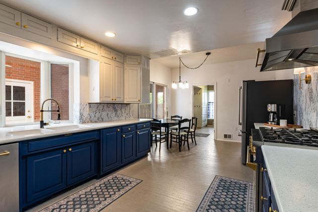 1809 Newton Place NE, Albuquerque, NM 87106