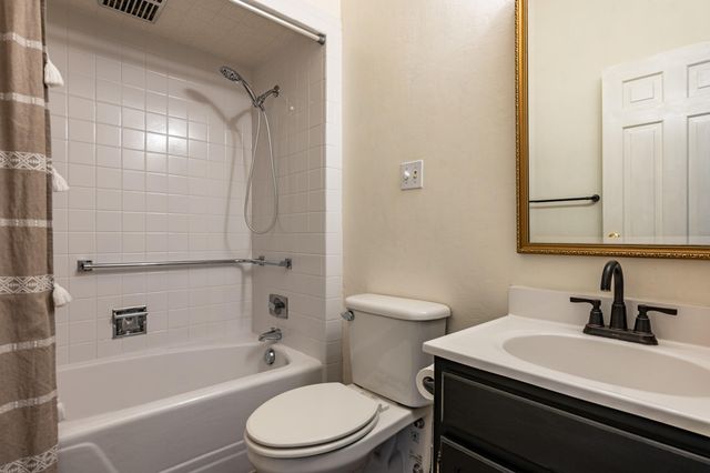1809 Newton Place NE, Albuquerque, NM 87106