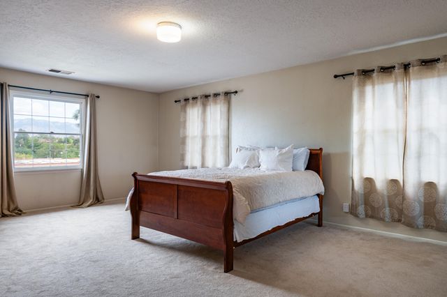 1809 Newton Place NE, Albuquerque, NM 87106