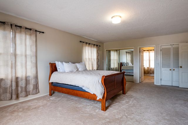 1809 Newton Place NE, Albuquerque, NM 87106