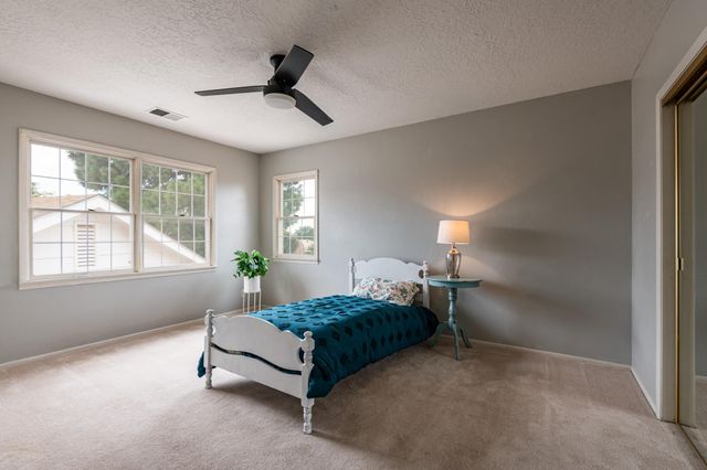 1809 Newton Place NE, Albuquerque, NM 87106