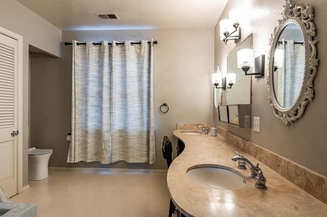 1809 Newton Place NE, Albuquerque, NM 87106