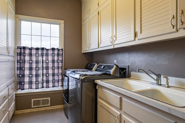 1809 Newton Place NE, Albuquerque, NM 87106