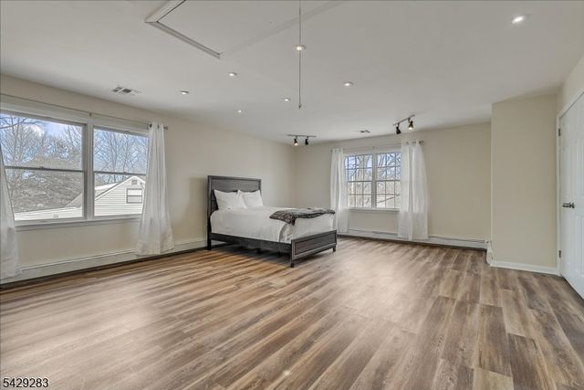 40 Catherine Ct, Cedar Grove Twp., NJ 07009