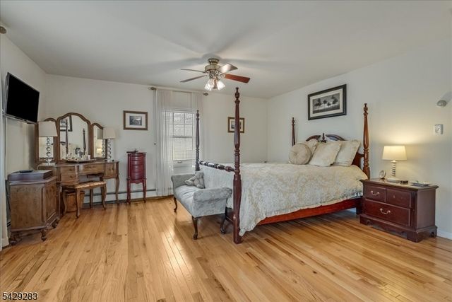 40 Catherine Ct, Cedar Grove Twp., NJ 07009