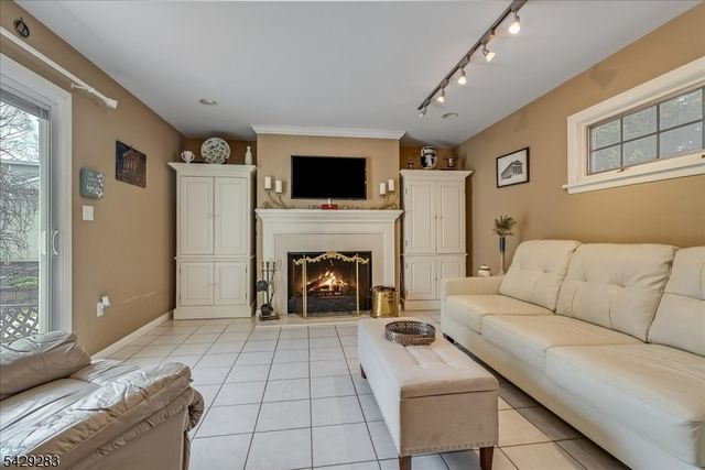40 Catherine Ct, Cedar Grove Twp., NJ 07009