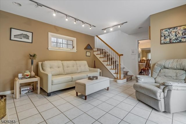 40 Catherine Ct, Cedar Grove Twp., NJ 07009