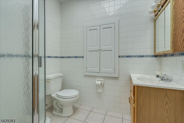 40 Catherine Ct, Cedar Grove Twp., NJ 07009