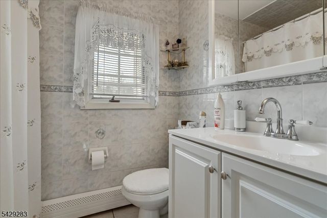 40 Catherine Ct, Cedar Grove Twp., NJ 07009