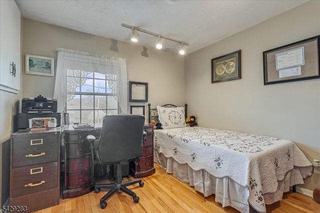 40 Catherine Ct, Cedar Grove Twp., NJ 07009