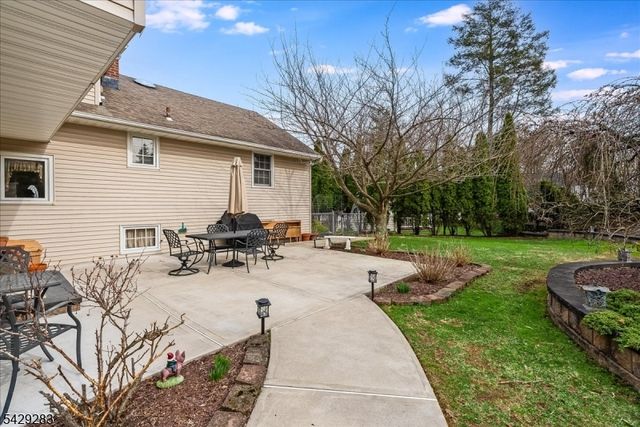 40 Catherine Ct, Cedar Grove Twp., NJ 07009